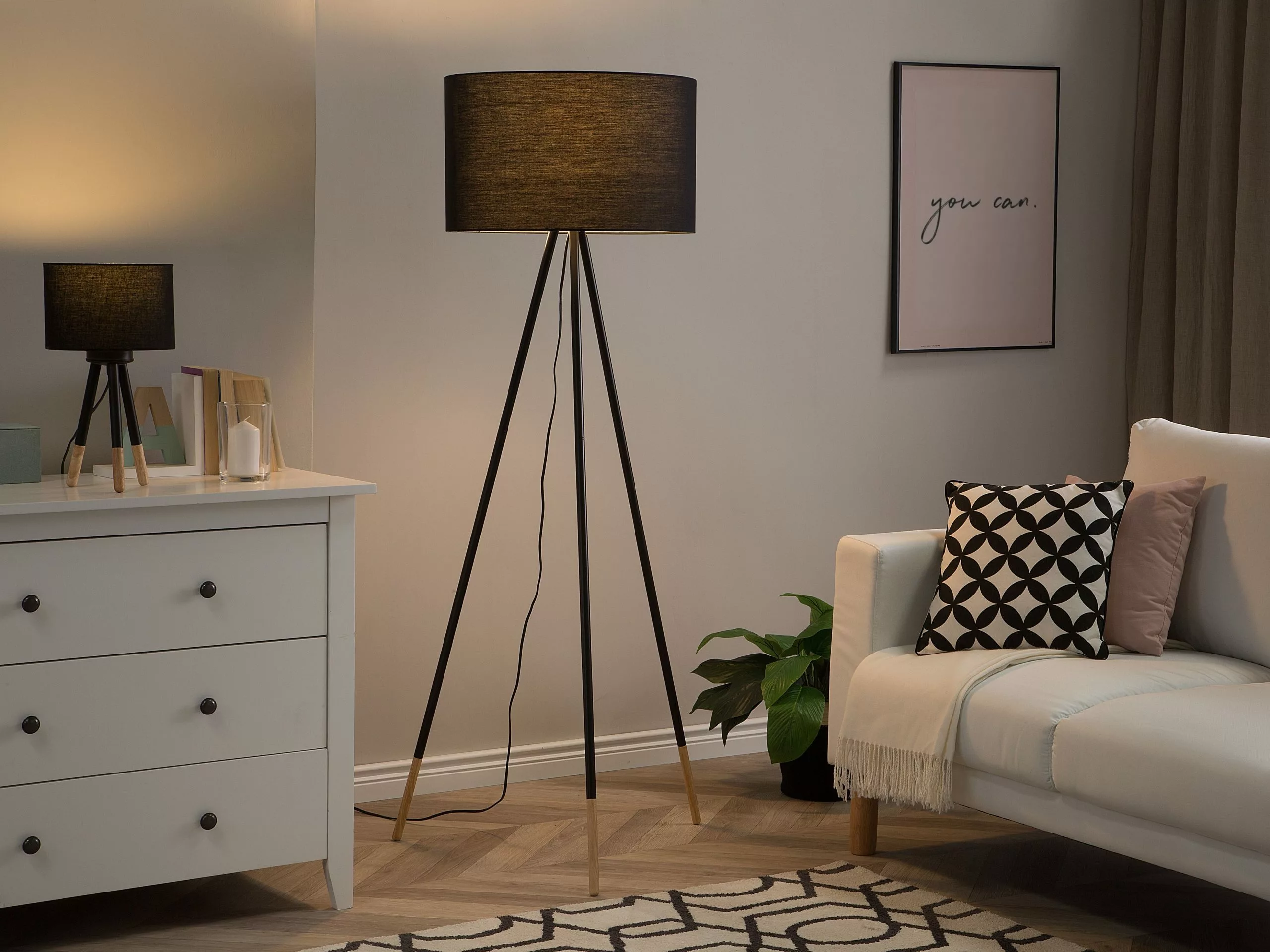 Beliani Lámpara De Pie Negra TOBOL - Imagen 2