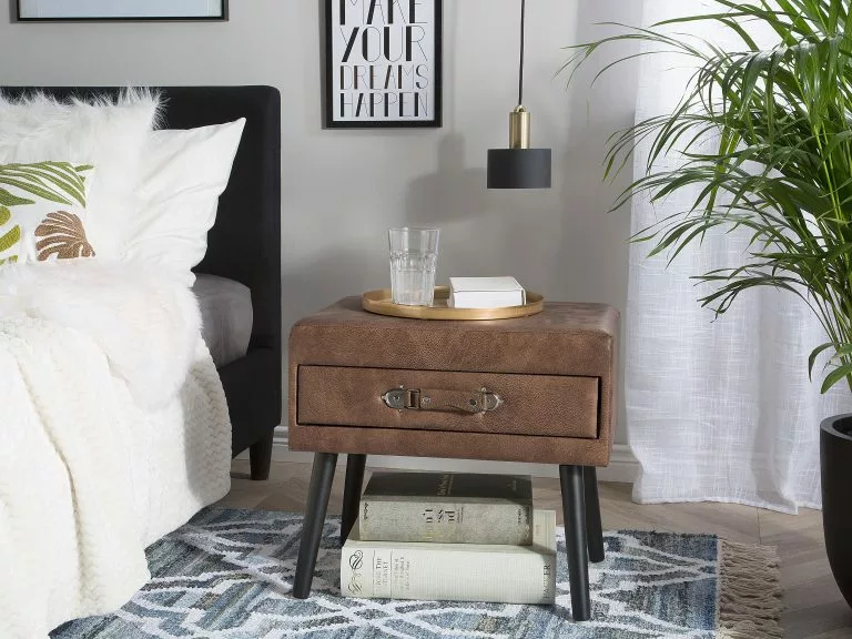 Beliani Mesita De Noche En Piel Sintética Marrón EUROSTAR 2 Beliani Mesita De Noche En Piel Sintética Marrón EUROSTAR - Imagen 2