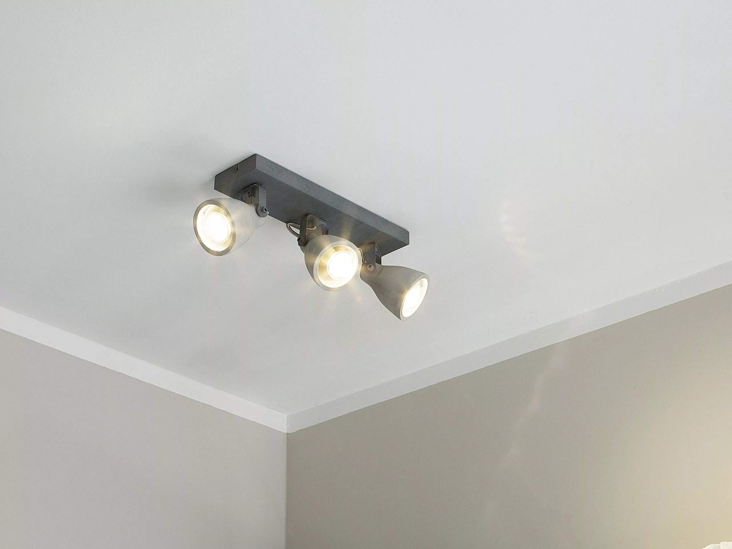 Beliani Lámpara De Pared En Hormigón Gris Claro MISTAGO III - Imagen 3