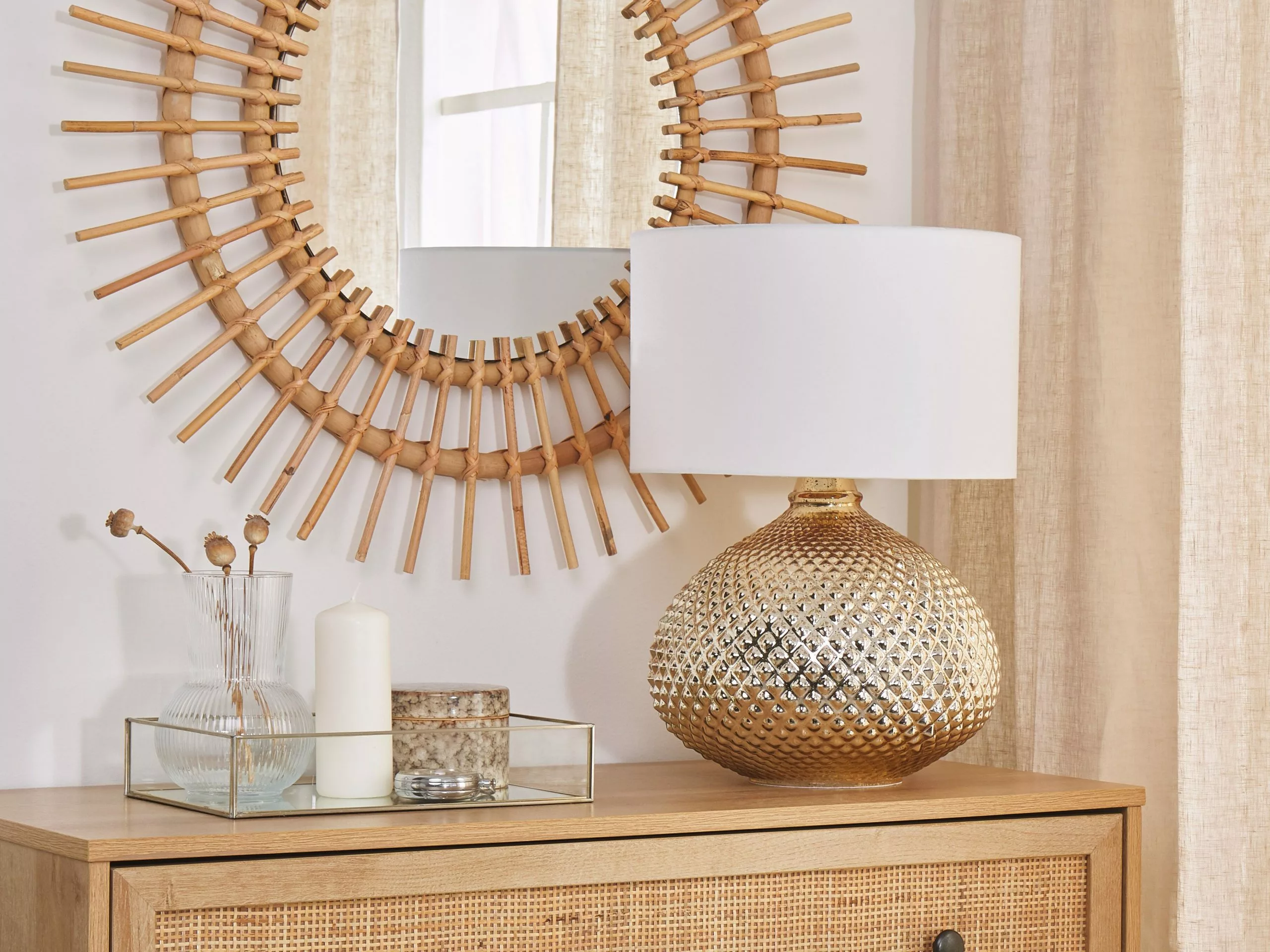 Beliani Lámpara De Mesa Dorada MADON 4 Beliani Lámpara De Mesa Dorada MADON - Imagen 4