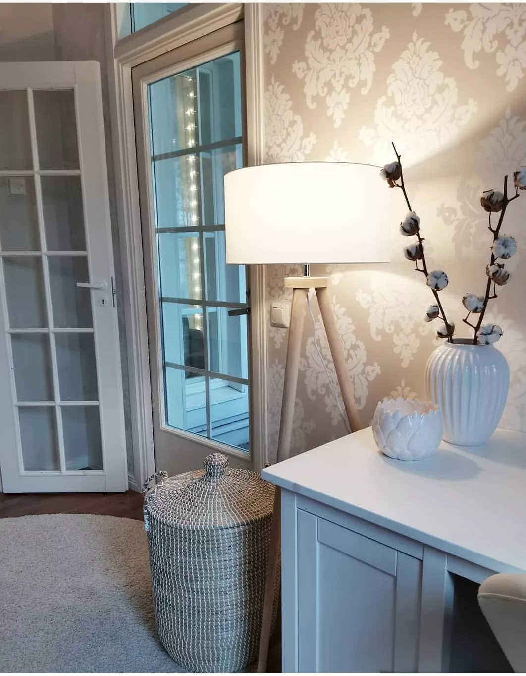 Beliani Lámpara De Pie Blanca NITRA 4 Beliani Lámpara De Pie Blanca NITRA - Imagen 4