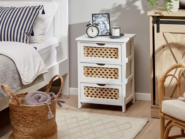 Beliani Mesita De Noche Con 3 Cajones Blanco/madera Clara LUIS 2 Beliani Mesita De Noche Con 3 Cajones Blanco/madera Clara LUIS - Imagen 2