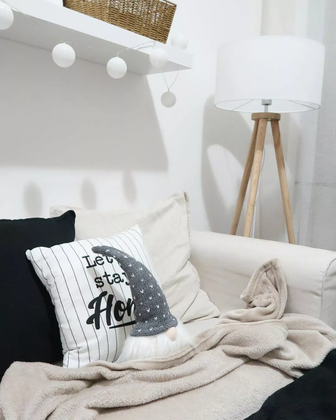 Beliani Lámpara De Pie Blanca NITRA 7 Beliani Lámpara De Pie Blanca NITRA - Imagen 7