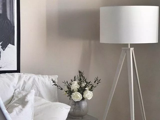 Beliani Lámpara De Pie Blanca STILETTO 10 Beliani Lámpara De Pie Blanca STILETTO - Imagen 10