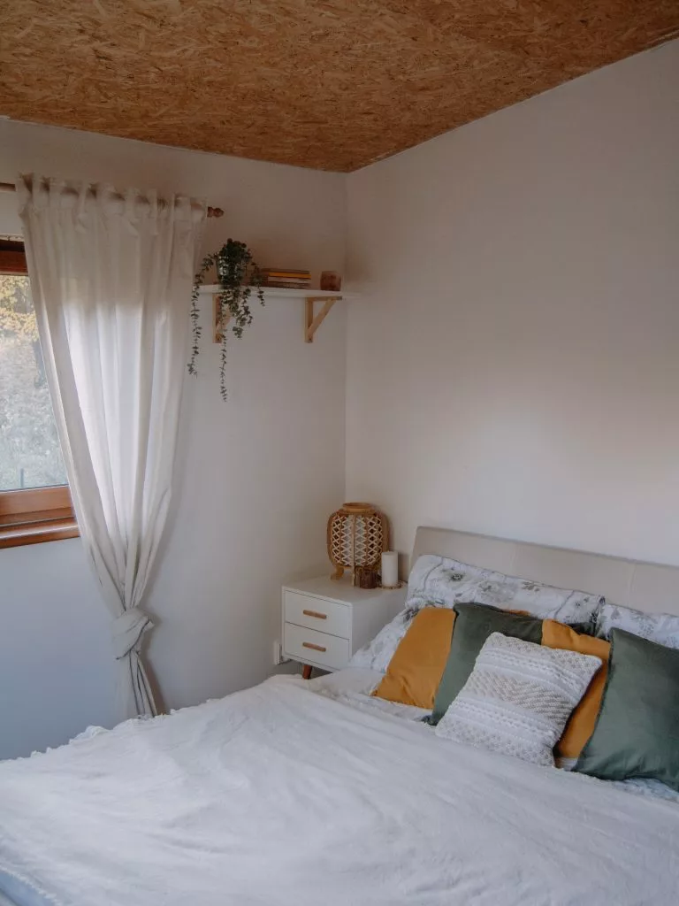 Beliani Mesita De Noche Blanca Con 2 Cajones 40 Cm ALABAMA - Imagen 3