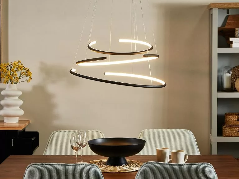 Beliani Lámpara De Techo LED De Metal Negro 160 Cm MAYU - Imagen 4