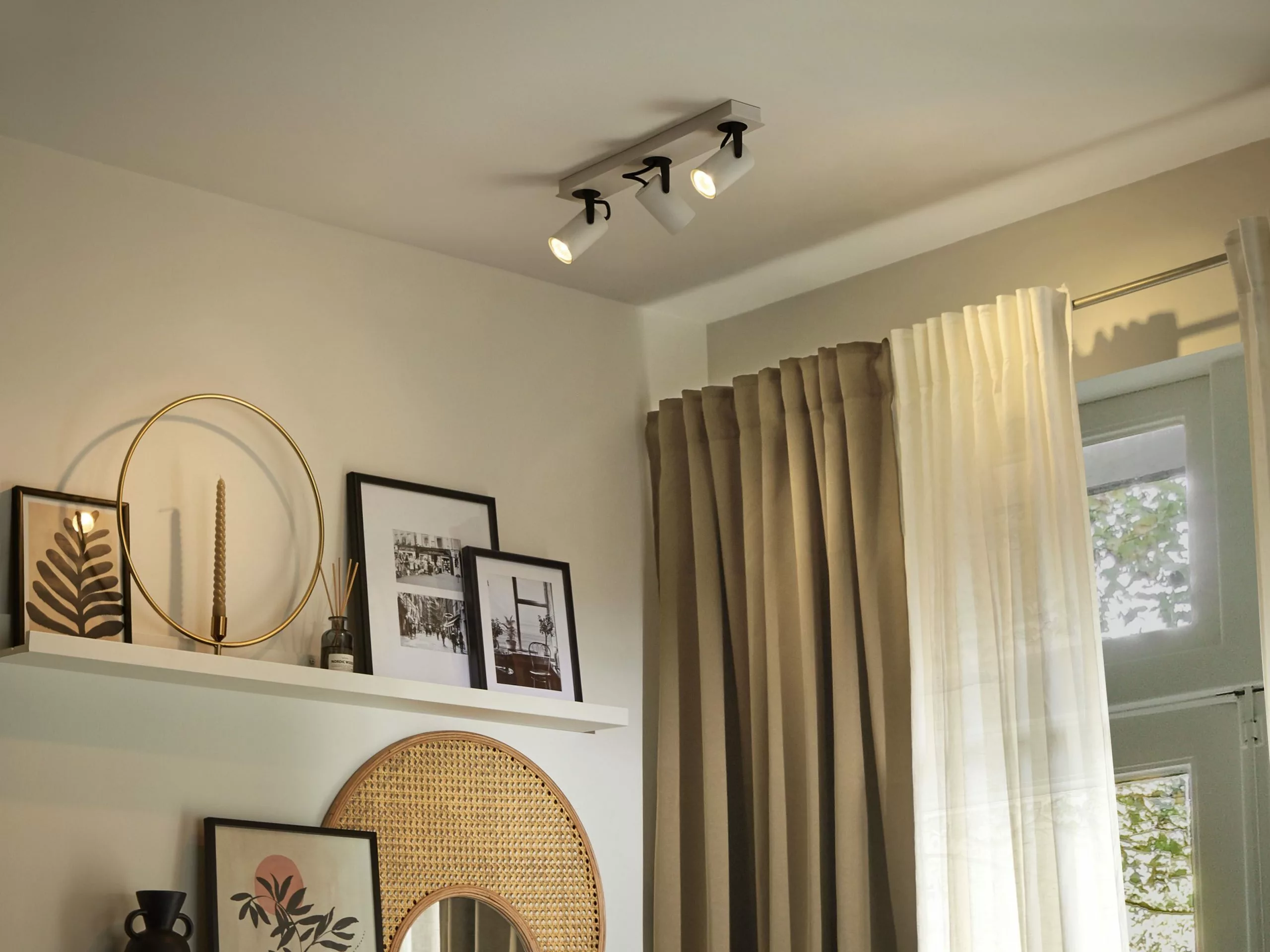 Beliani Lámpara De Techo De Metal Blanco/negro 44 Cm KLIP 2 Beliani Lámpara De Techo De Metal Blanco/negro 44 Cm KLIP - Imagen 2