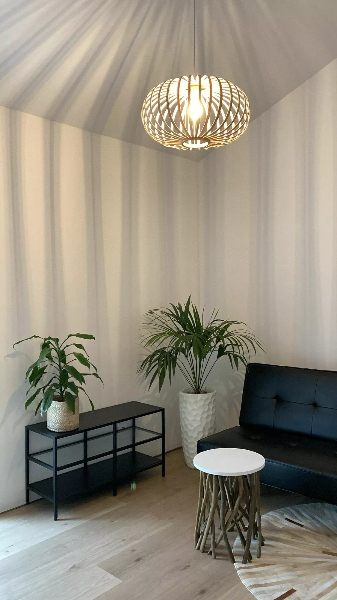 Beliani Lámpara De Techo De Bambú Marrón Claro HAVEL 4 Beliani Lámpara De Techo De Bambú Marrón Claro HAVEL - Imagen 4